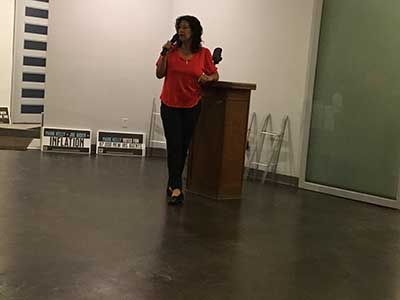 Republican candidate Roxana Holzapfel speaking to neighbors