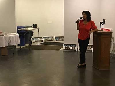 Republican candidate Roxana Holzapfel speaking to neighbors