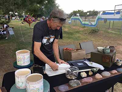 artist's table