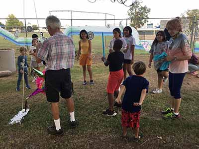 kids and piñata