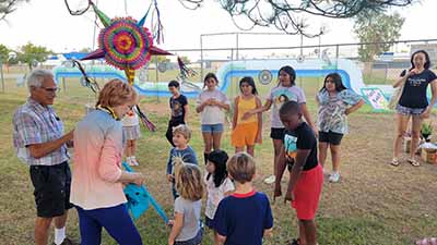 kids and piñata