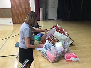 neighbors packing hygiene for homeless women and women in need